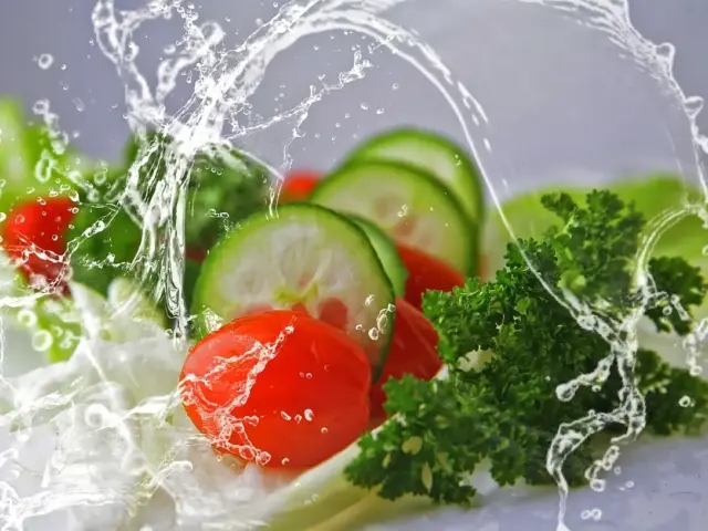 5 enkle tricks til at holde salat sprød i længere tid