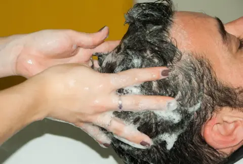 Er shampoo-barer bedre for miljøet end flydende shampoo?