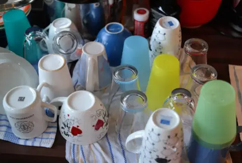 Håndopvask eller opvaskemaskine: Hvad er grønnest til to personer?